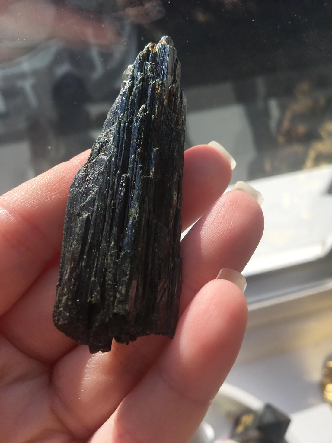 Aegirine vs Black Tourmaline, What is the Difference?